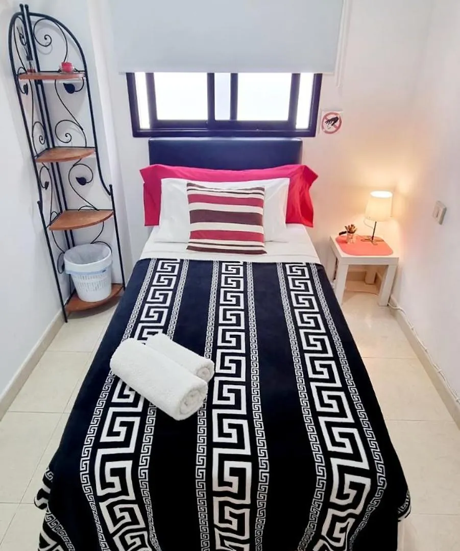 Guest house Almar We Go! Habitaciones Privadas En Alcala - Private Rooms - Pieces Privees - In Shared Apartment