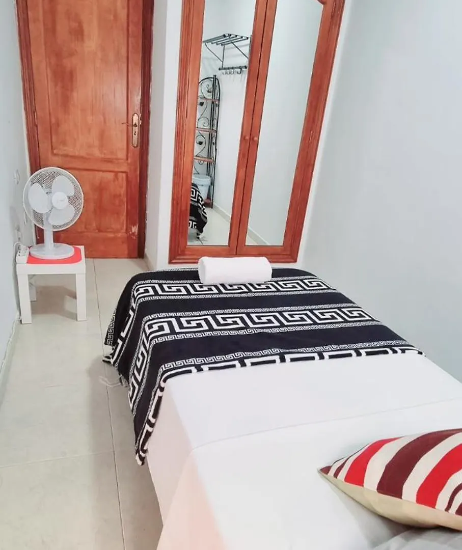Gasthof Almar We Go! Habitaciones Privadas En Alcala - Private Rooms - Pieces Privees - In Shared Apartment