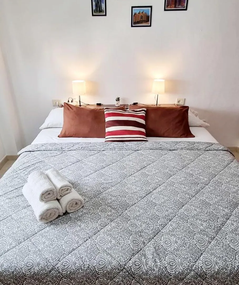 Guest house Almar We Go! Habitaciones Privadas En Alcala - Private Rooms - Pieces Privees - In Shared Apartment